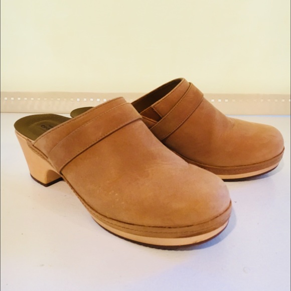 crocs sarah leather clog